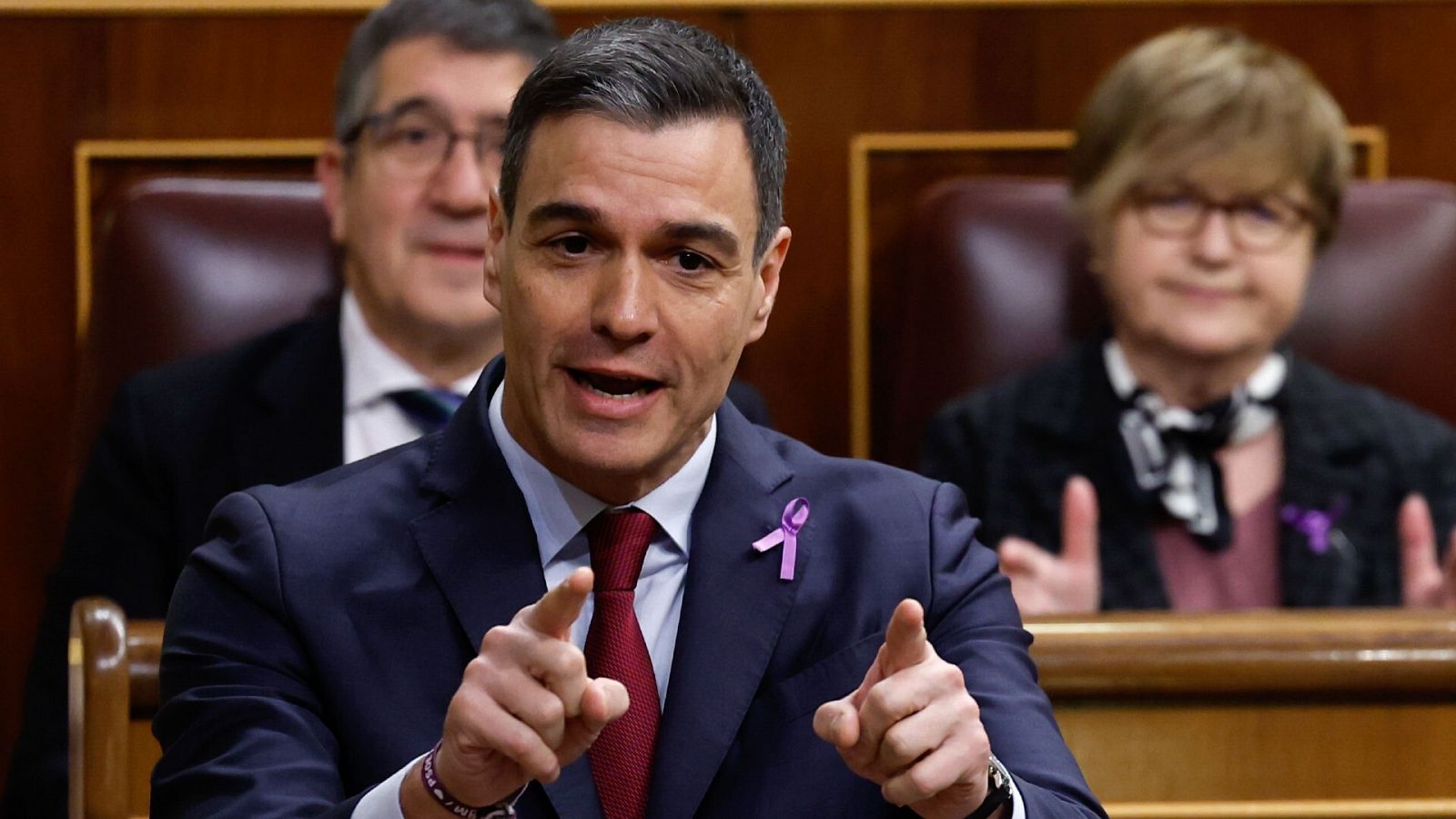 Sánchez recurre a la foto de Feijóo con un narco