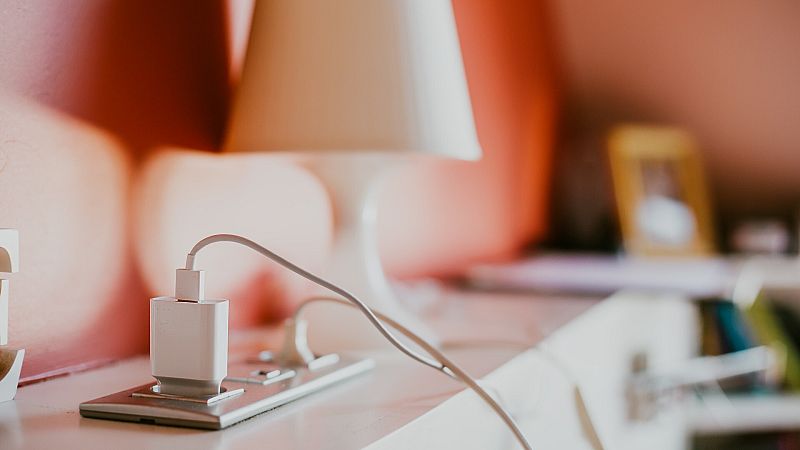 La luz baja este sábado más de un 30%