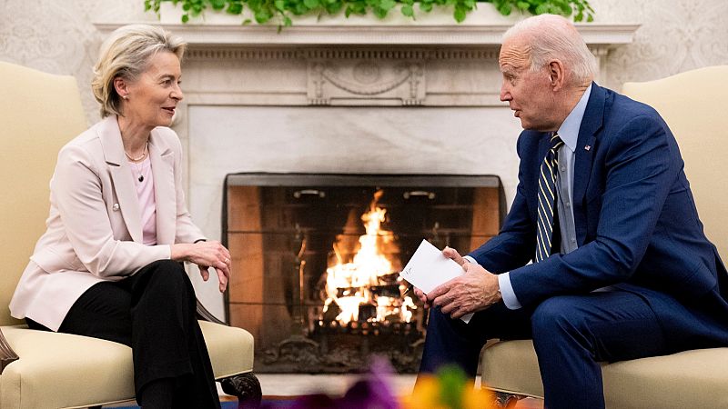 El presidente de EE.UU., Joe Biden, durante su encuentro con la presidenta de la Comisión Europea, Ursula von der Leyen, en la Casa Blanca