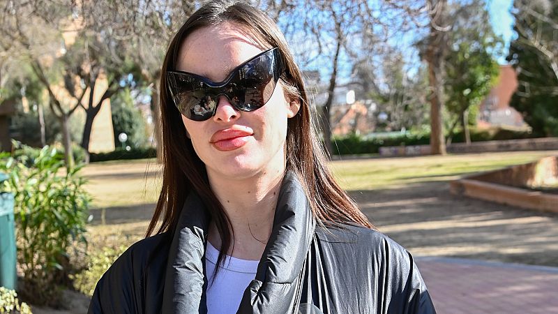 María, la sorprendente hija de Verónica Forqué, termina esposada y sin ropa