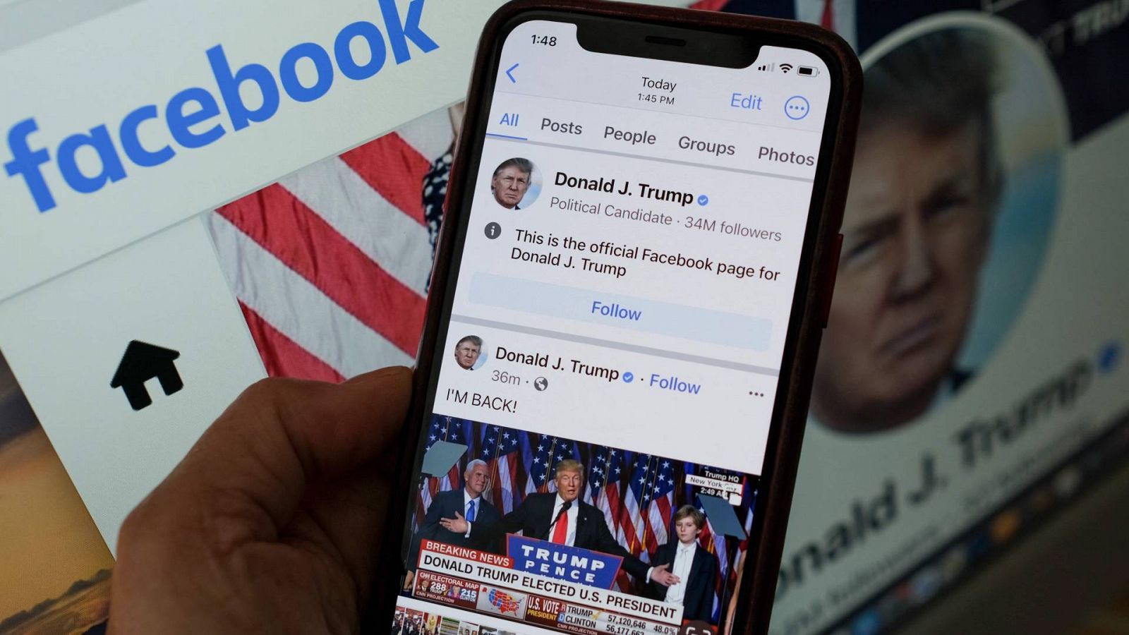 Una pantalla de un móvil en la que se ve la publicación que ha hecho en Facebook Donald Trump.