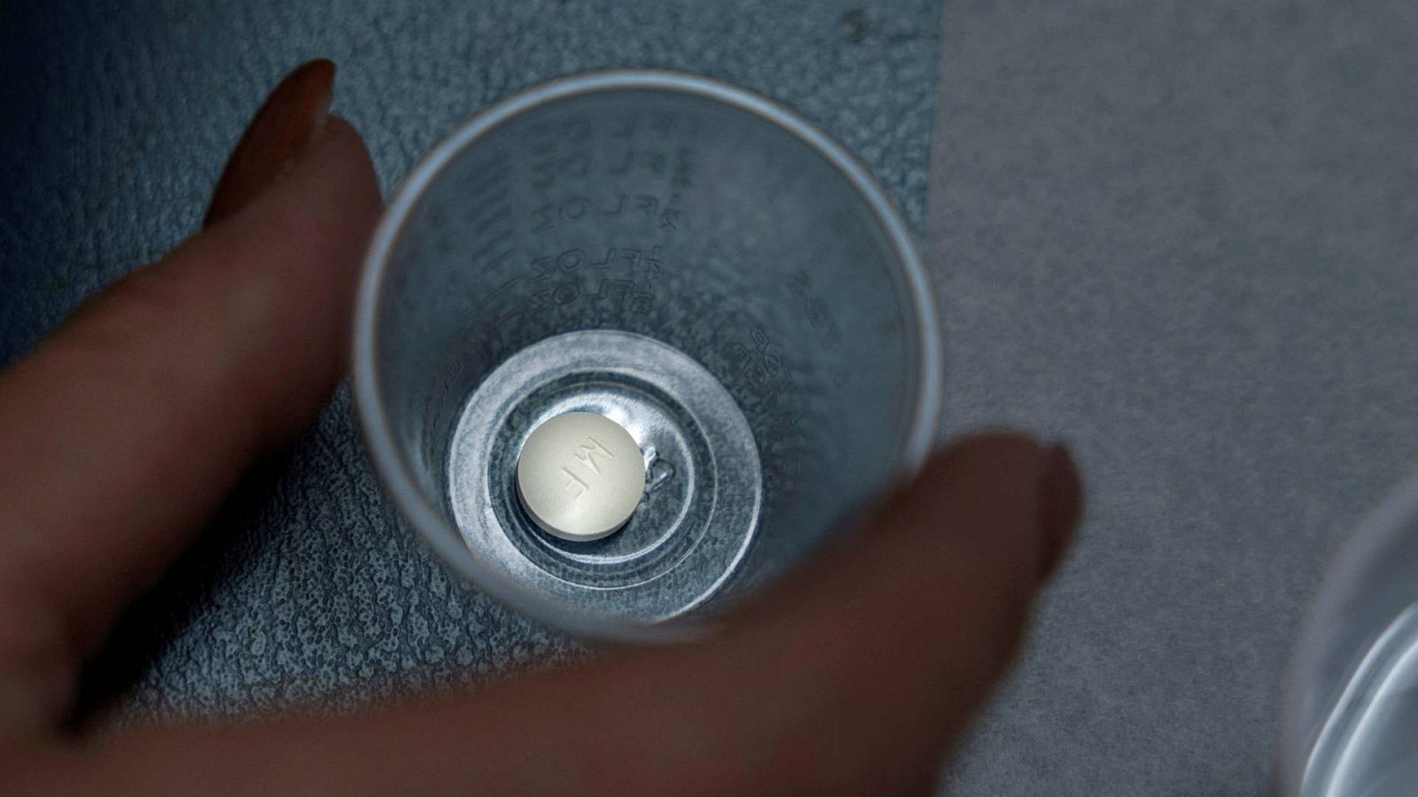 Una imagen de una píldora abortiva mifepristona.