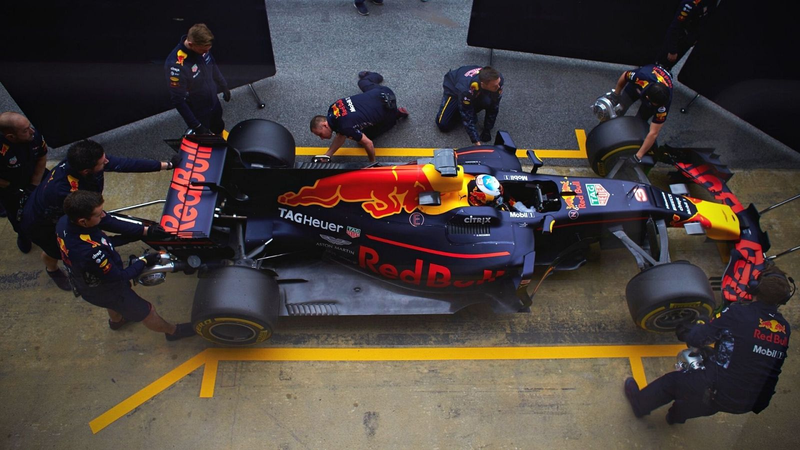 Max Verstappen durante una sesión de entrenamientos de pretemporada en el circuito de Montmeló el 28 de febrero de 2017