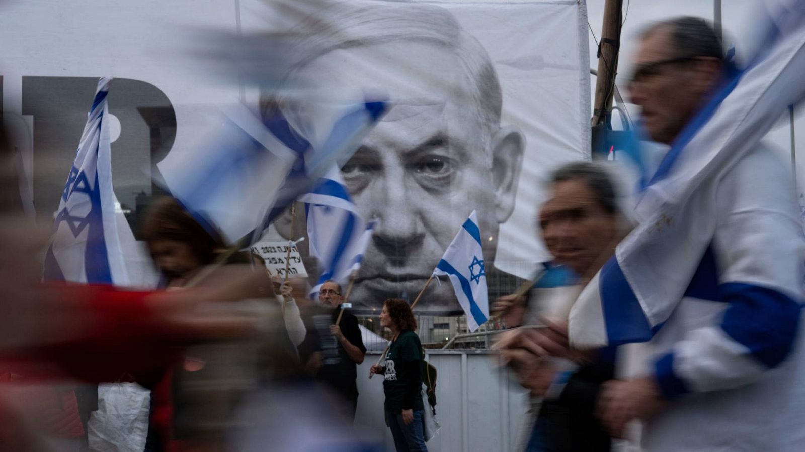 Una imagen una manifestación en Tel Aviv contra la reforma judicial  impulsada por el primer ministro Benjamin Netanyahu.