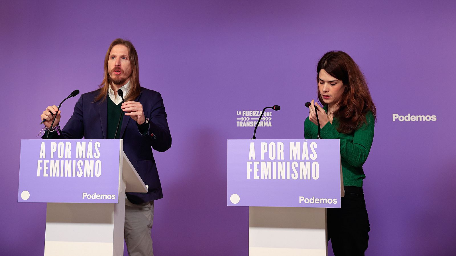 Los portavoces de Podemos, Isa Serra y Pablo Fernández