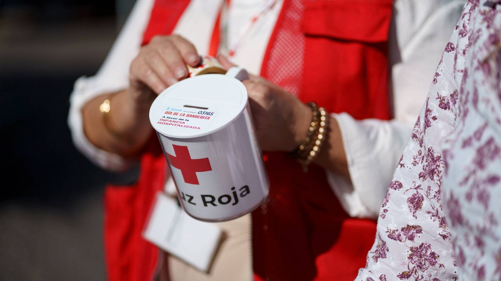 Voluntarios de Cruz Roja recaudan fondos en Santa Cruz de Tenerife