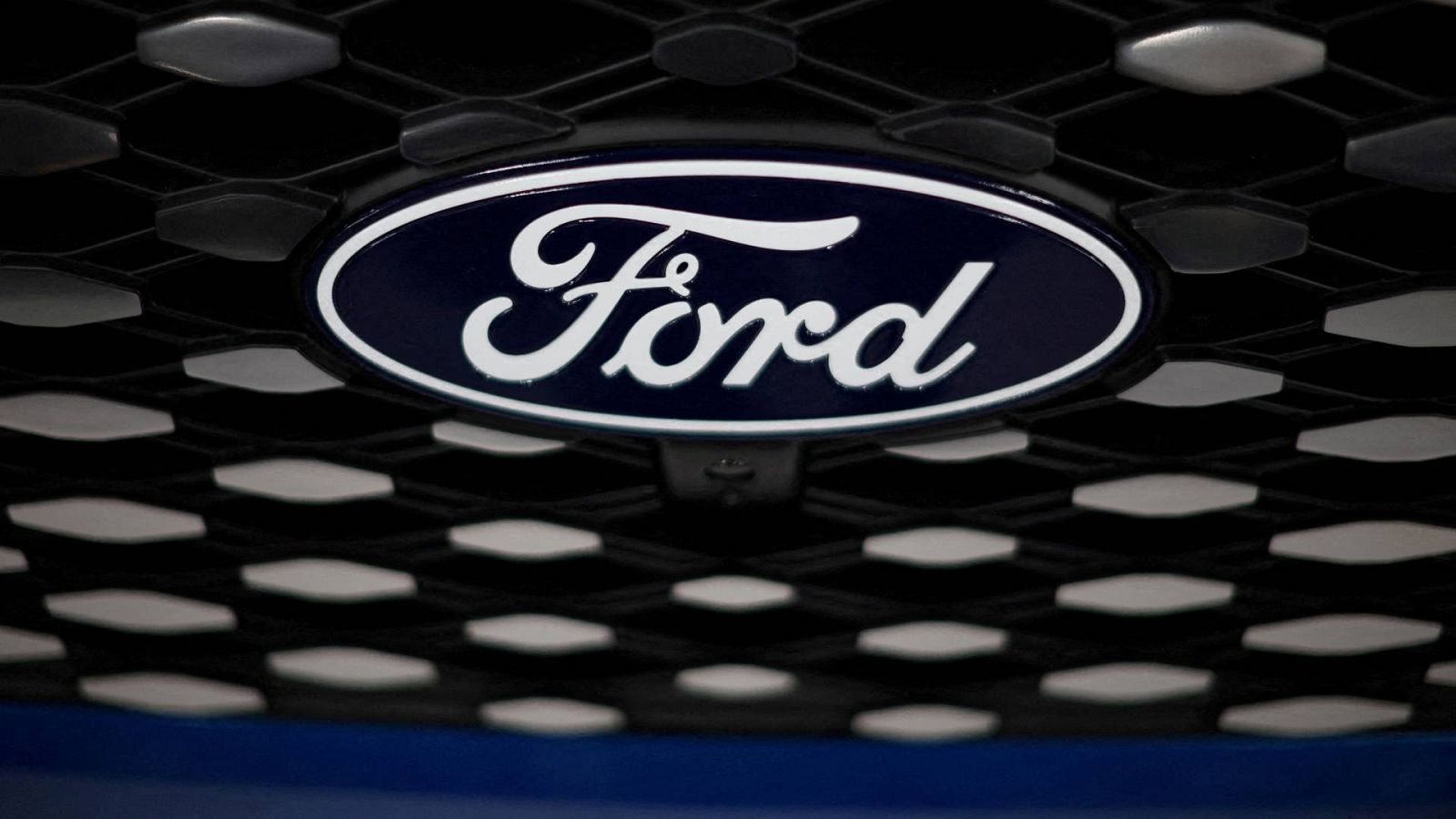 Logotipo de Ford en un vehículo