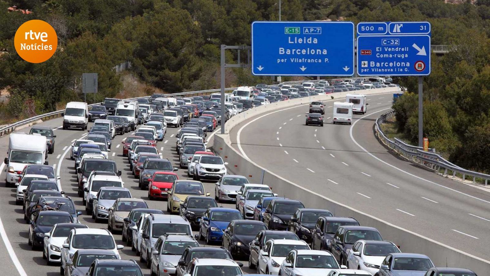 Imatge d'una retenció a l'autopista AP-7 - Notícies avui a Catalunya