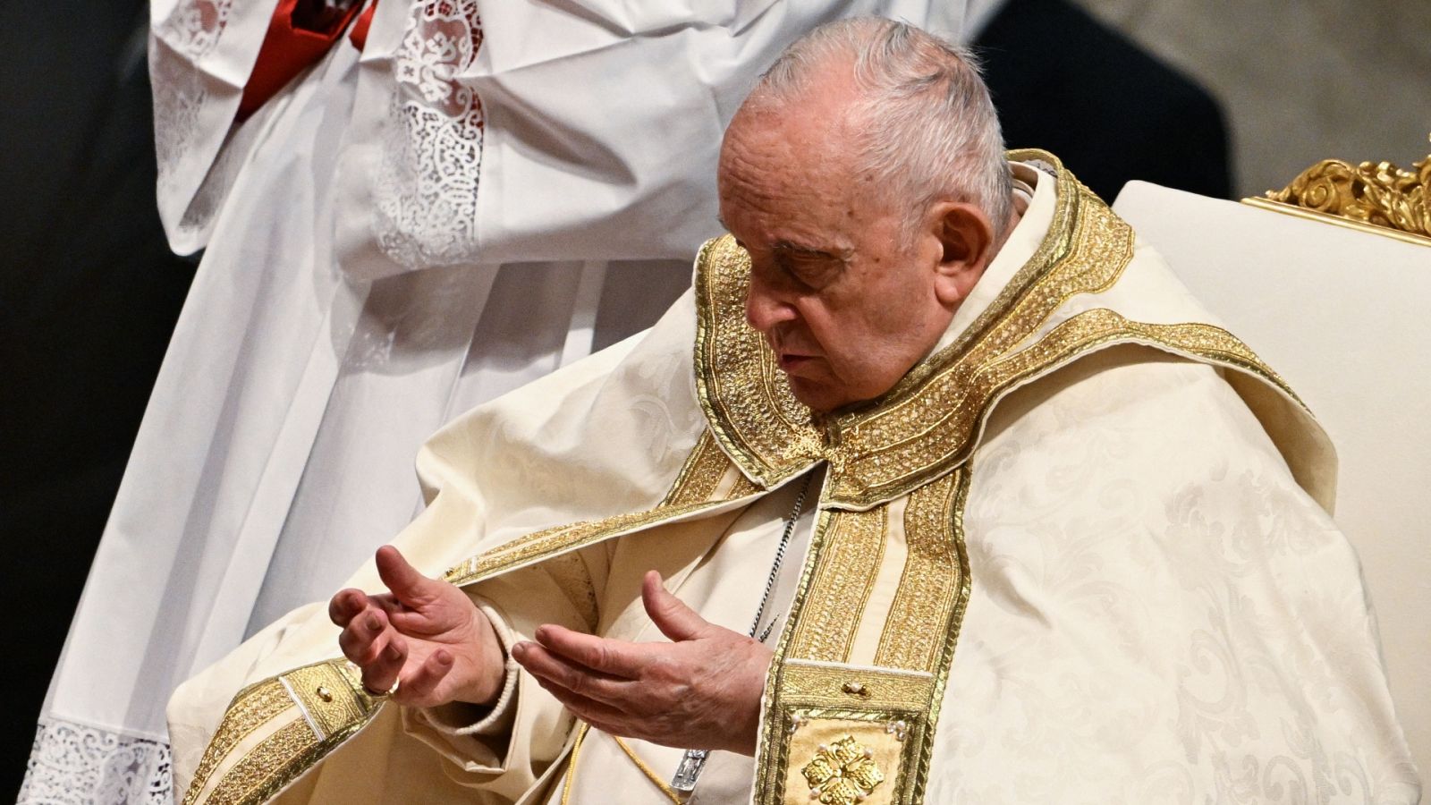 El papa Francisco durante la Vigilia Pascual celebrada en la Basílica de San Pedro