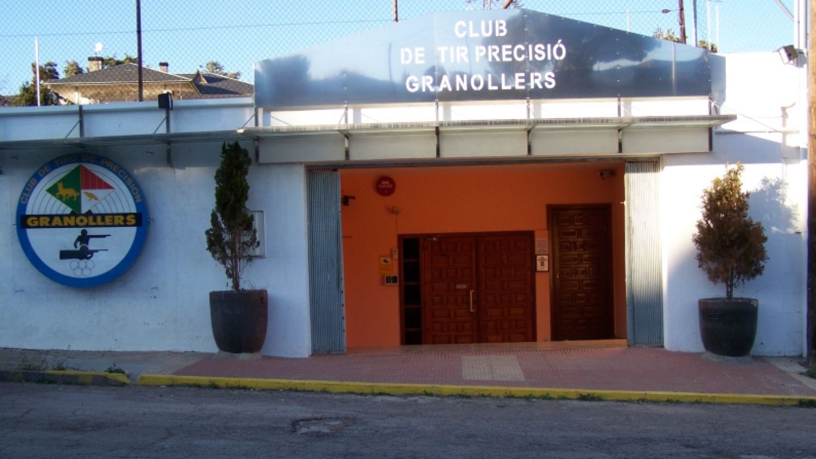 Entrada del club de tir de Canovelles