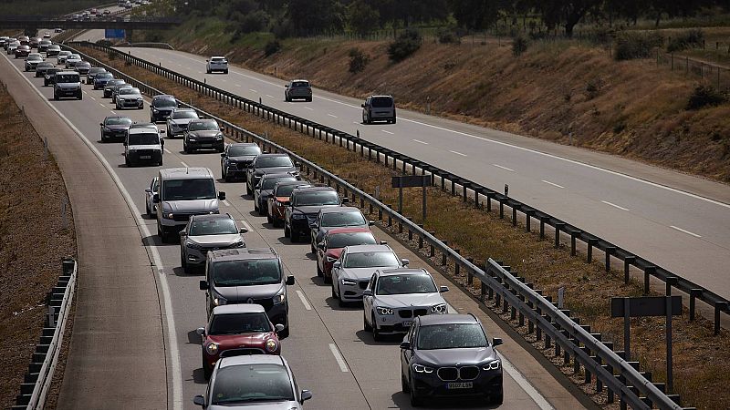 Retenciones en la autovía A-5 dirección Madrid por la vuelta de las vacaciones de Semana Santa