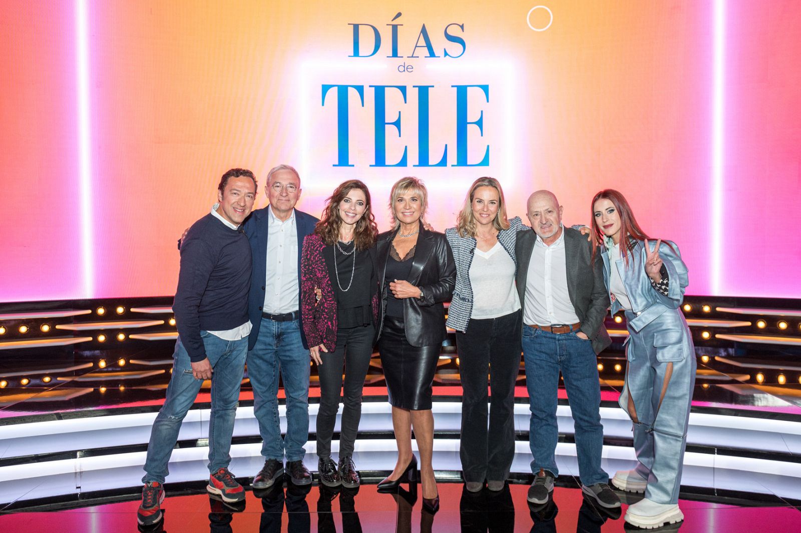 Julia Otero con sus invitados de 'Días de tele'