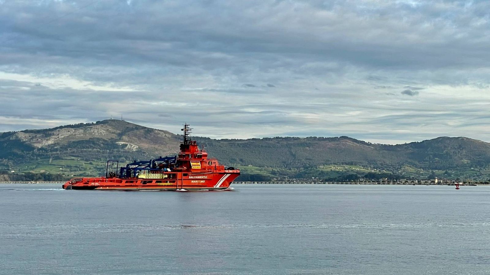 Labores de búsqueda de marinero desaparecido tras el naufragio del Vilaboa Uno