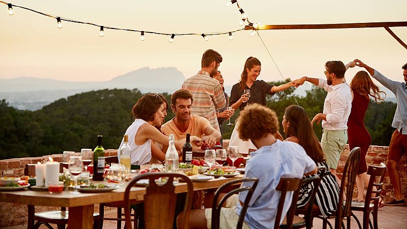 Siete de cada diez españoles consideran que el amor "lo puede todo"