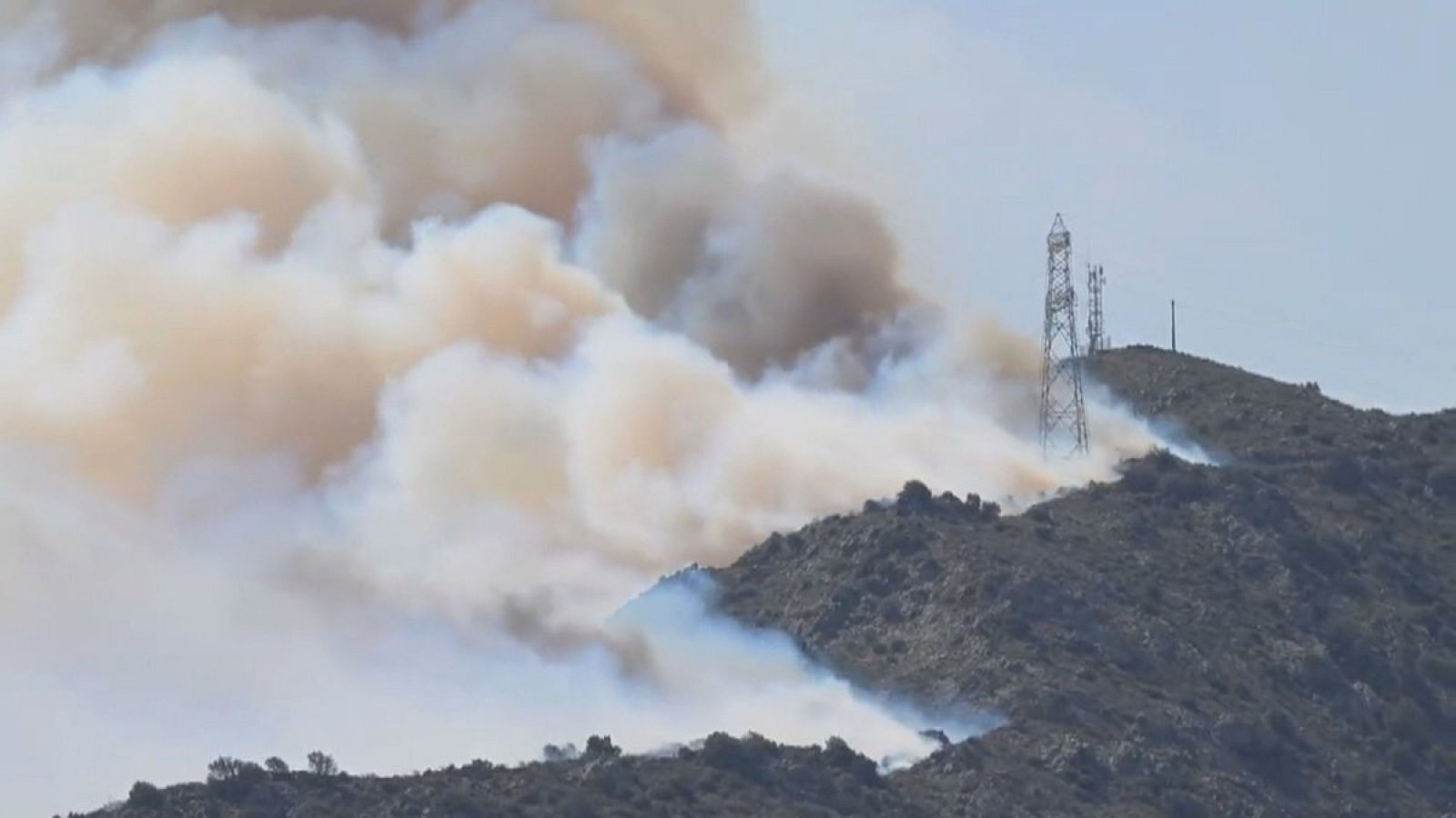 Les flames afecten zones de muntanya de Portbou