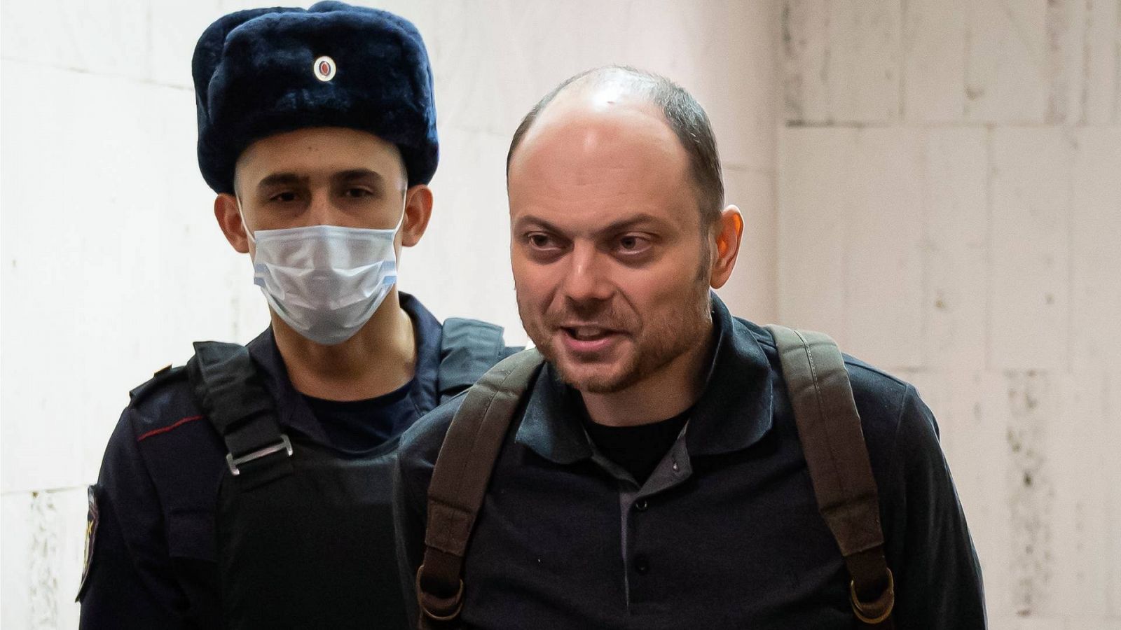 Archivo: el opositor ruso Vladímir Kara-Murza ante el tribunal que le juzgaba en Moscú, el pasado 8 de febrero. Foto: AP Photo