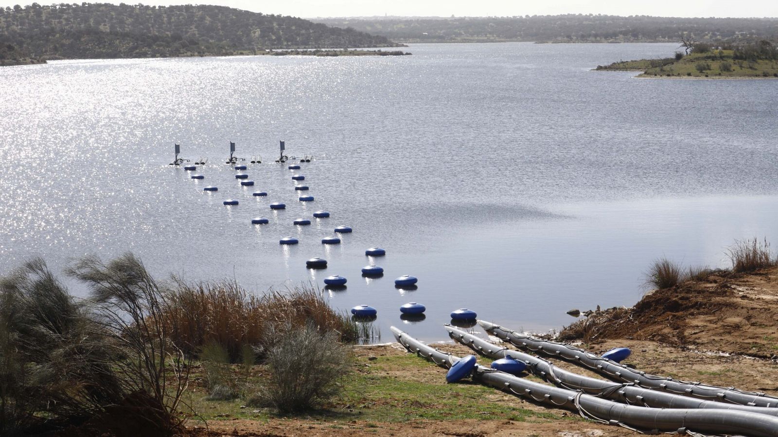 Trasvase del embalse de La Colada al de Sierra Boyera en Córdoba, casi vacío por la sequía