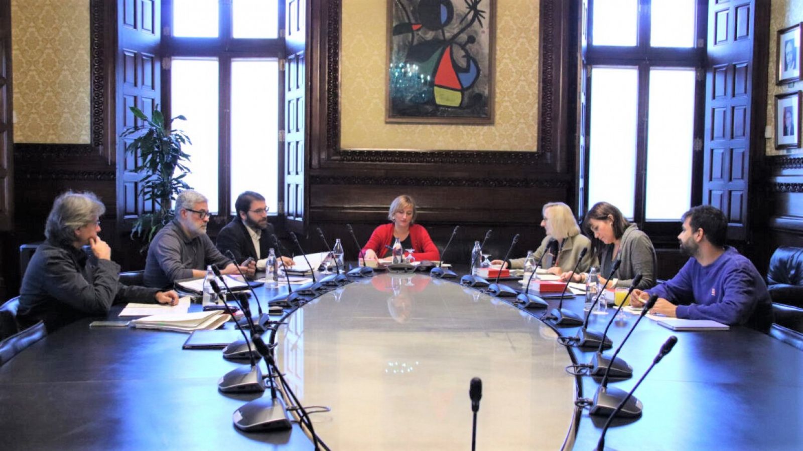 Alba Vergès encapçala la reunió de la Mesa del Parlament