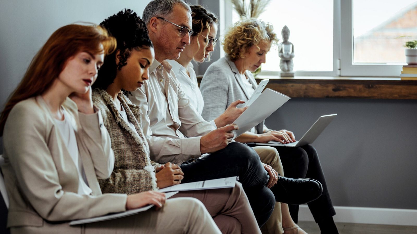 Jóvenes y parados de larga duración: su odisea para encontrar trabajo