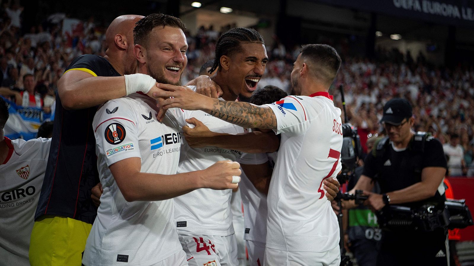 El Sevilla elimina al United y se las verá con la Juventus en semis