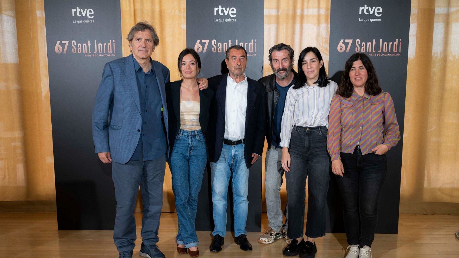 Foto família premiats roda de premsa de Sant Jordi