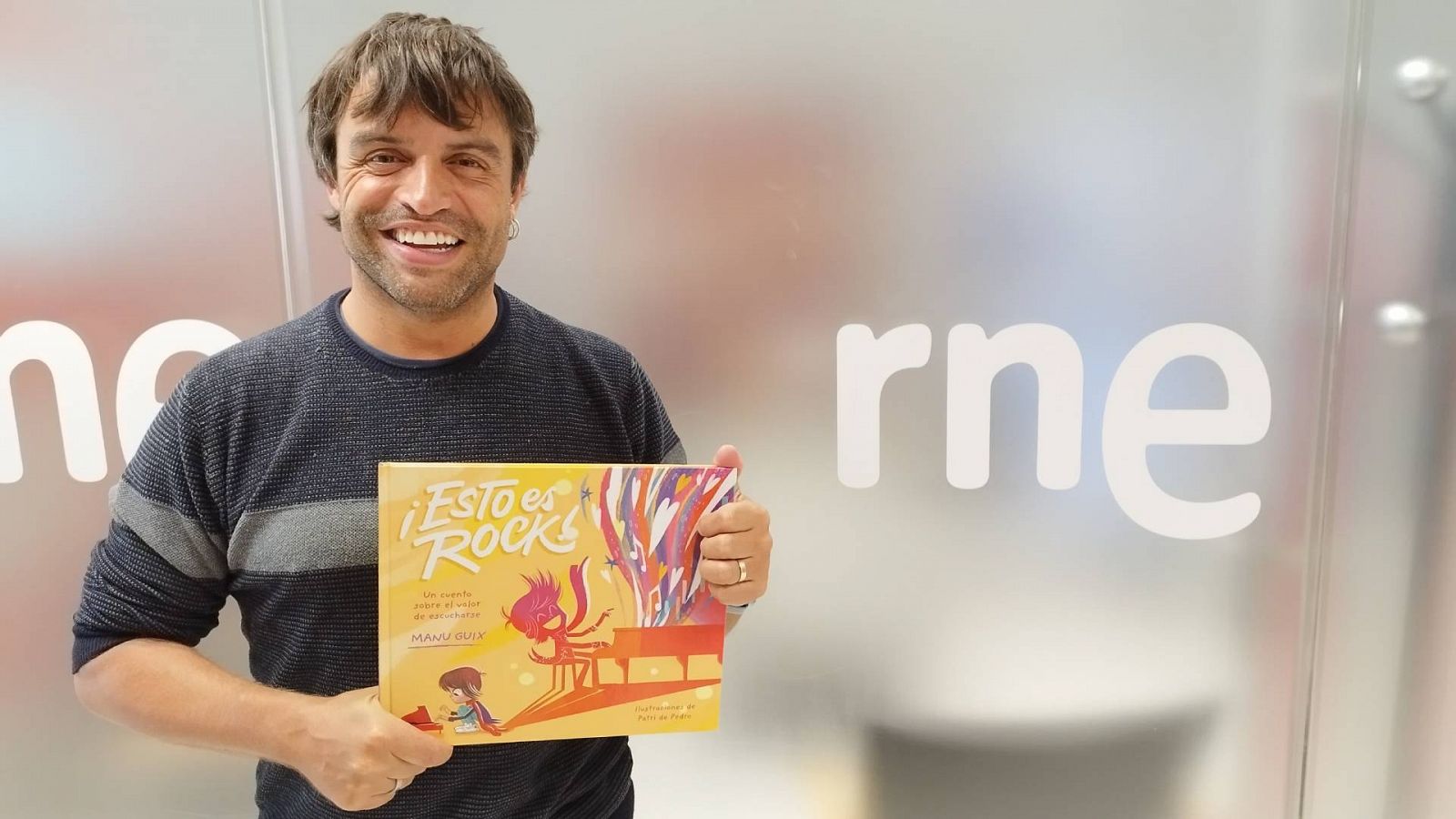 Manu Guix ha presentado su libro 'Esto es rock' en 'Las tardes de RNE'