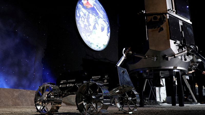 Una maqueta del rover lunar del programa de exploración lunar HAKUTO-R de 'Ispace', en Tokio, Japón