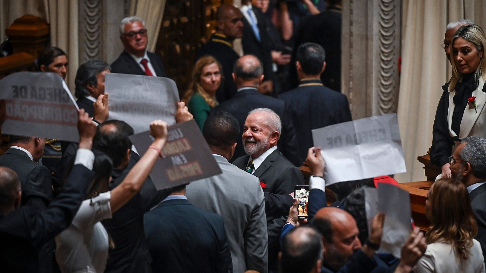 Lula finaliza su visita a Portugal, la primera a Europa como presidente