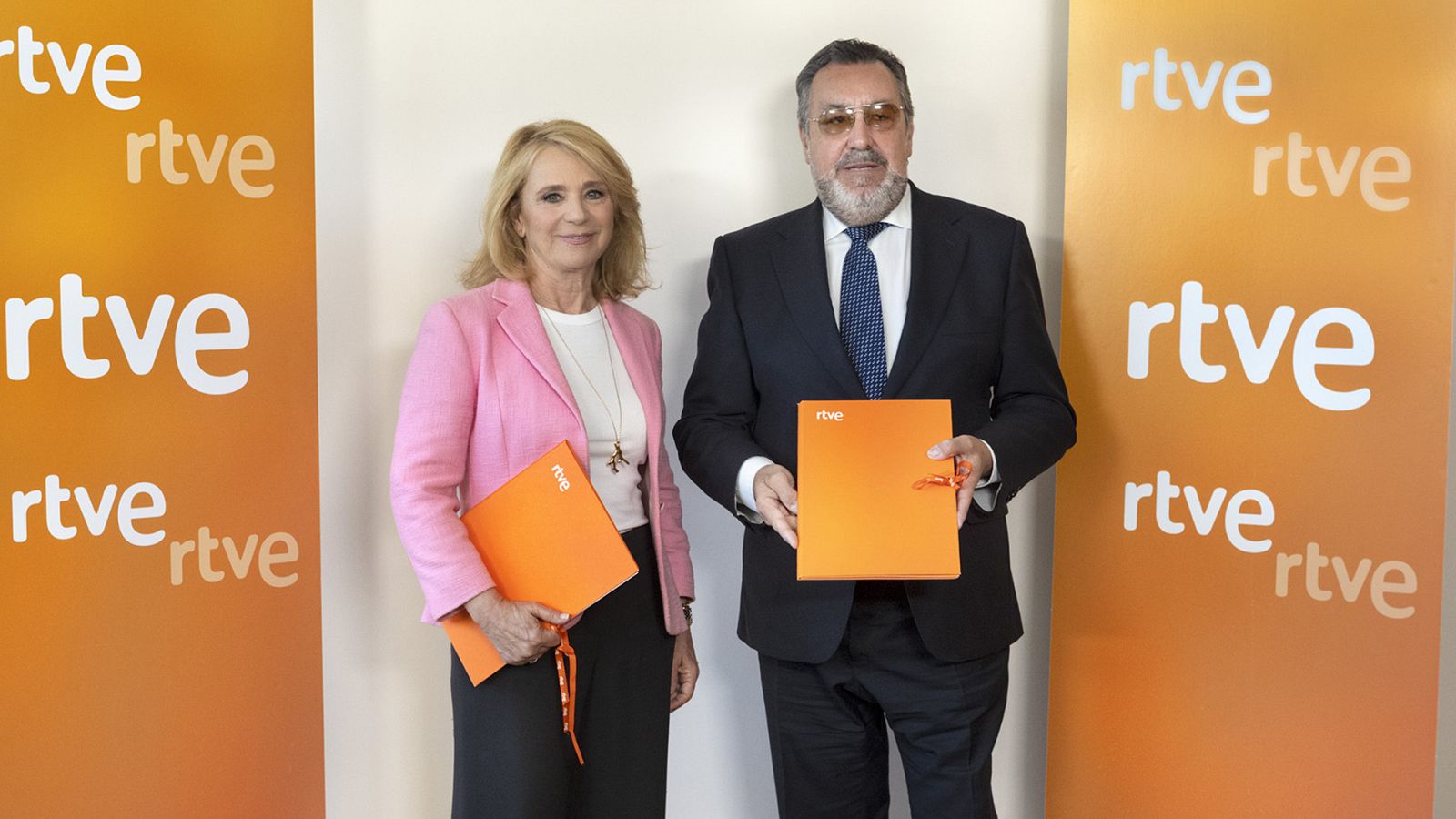 Elena Sánchez Caballero y Miguel Carballeda