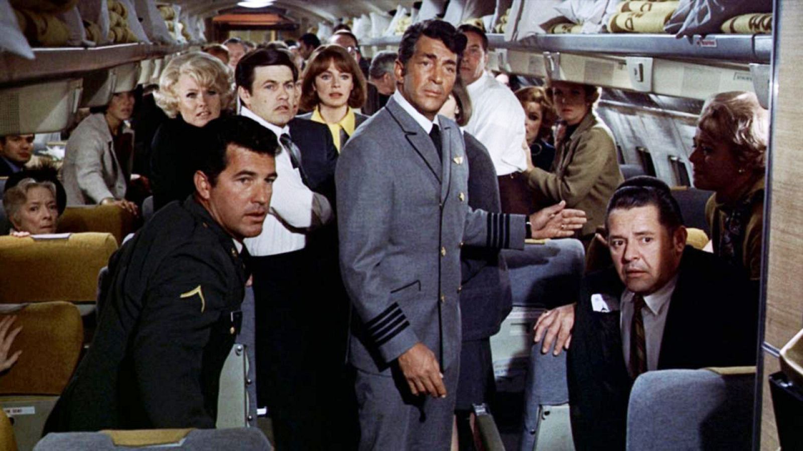 Dean Martin interpreta al capitán Vernon Demarest y eso que tenía miedo a volar. 