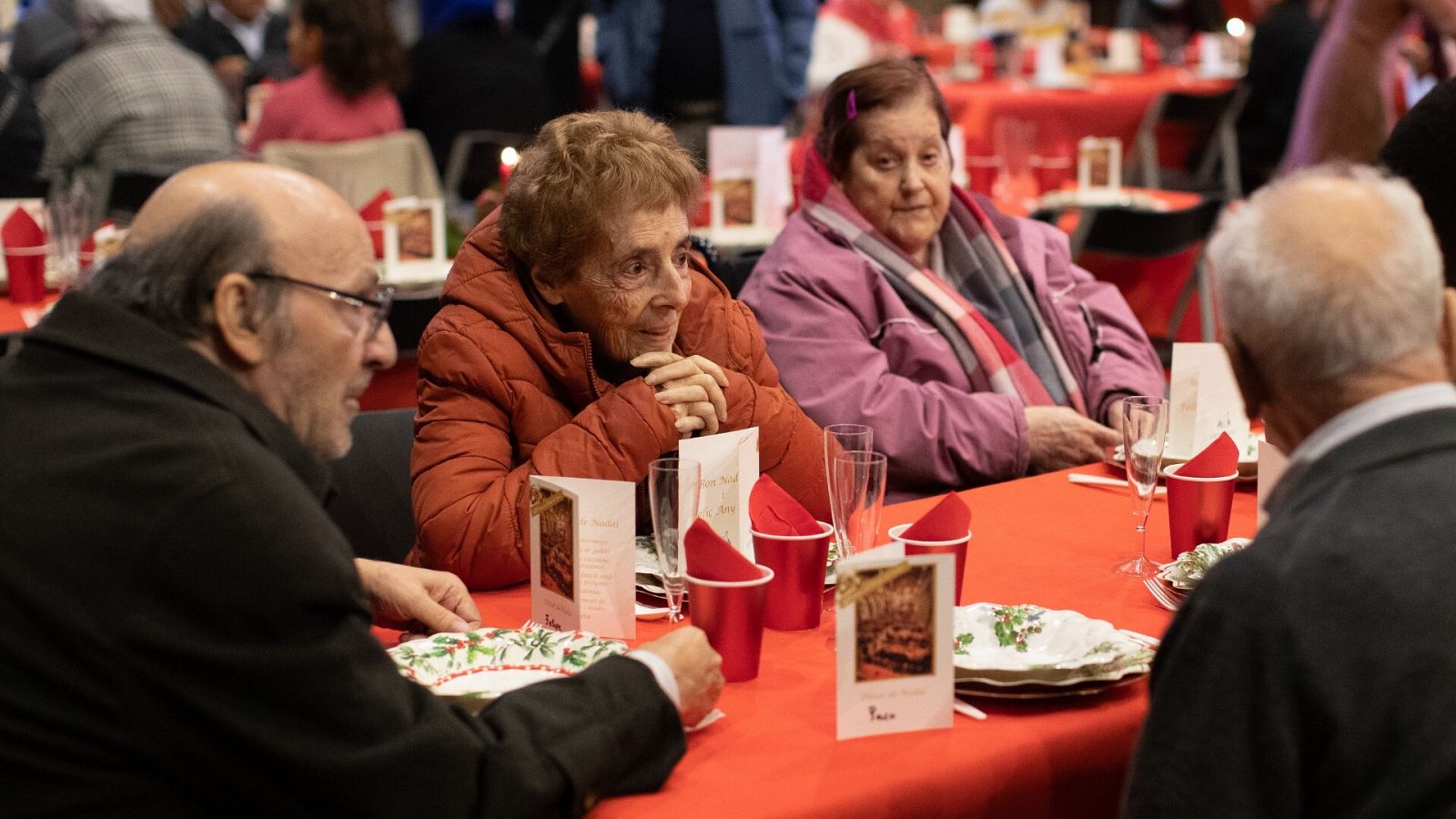 Algunas personas mayores asistían la pasada Navidad a una comida en Barcelona que ofreció la comunidad judía Sant'Egidio a personas en situación de pobreza