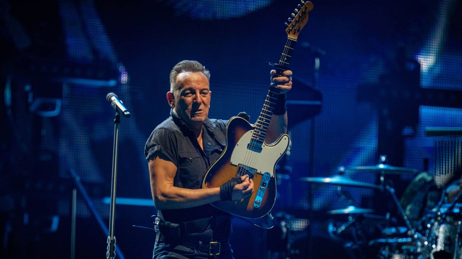 Una imagen de Bruce Springsteen durante su concierto en el Estadio Olímpico Lluís Companys de Barcelona.