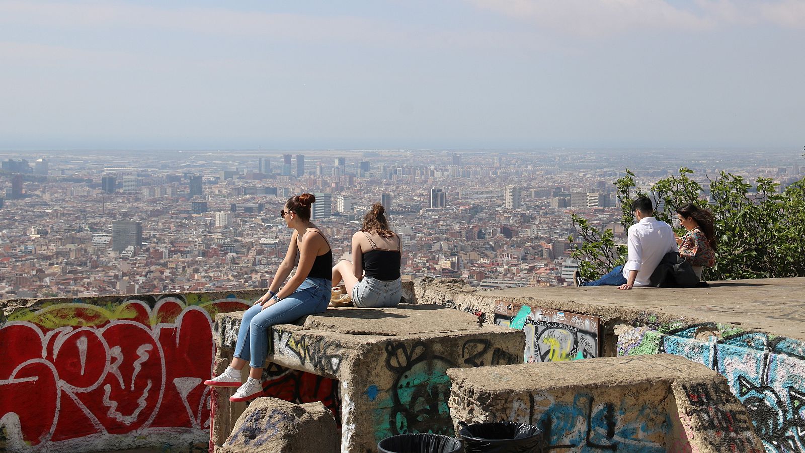 Primera mesura d'acció contra l'ús inadequat d'un dels miradors més coneguts de Barcelona