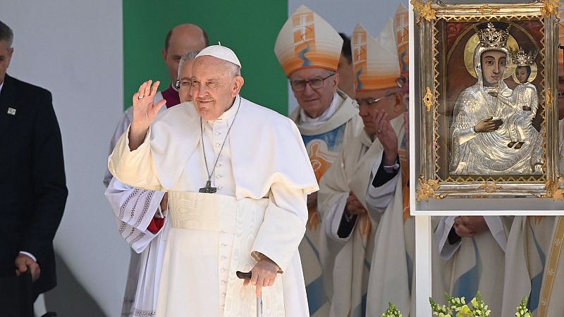 El papa Francisco pide en Budapest que Hungría que no mantenga las "puertas cerradas" a los migrantes