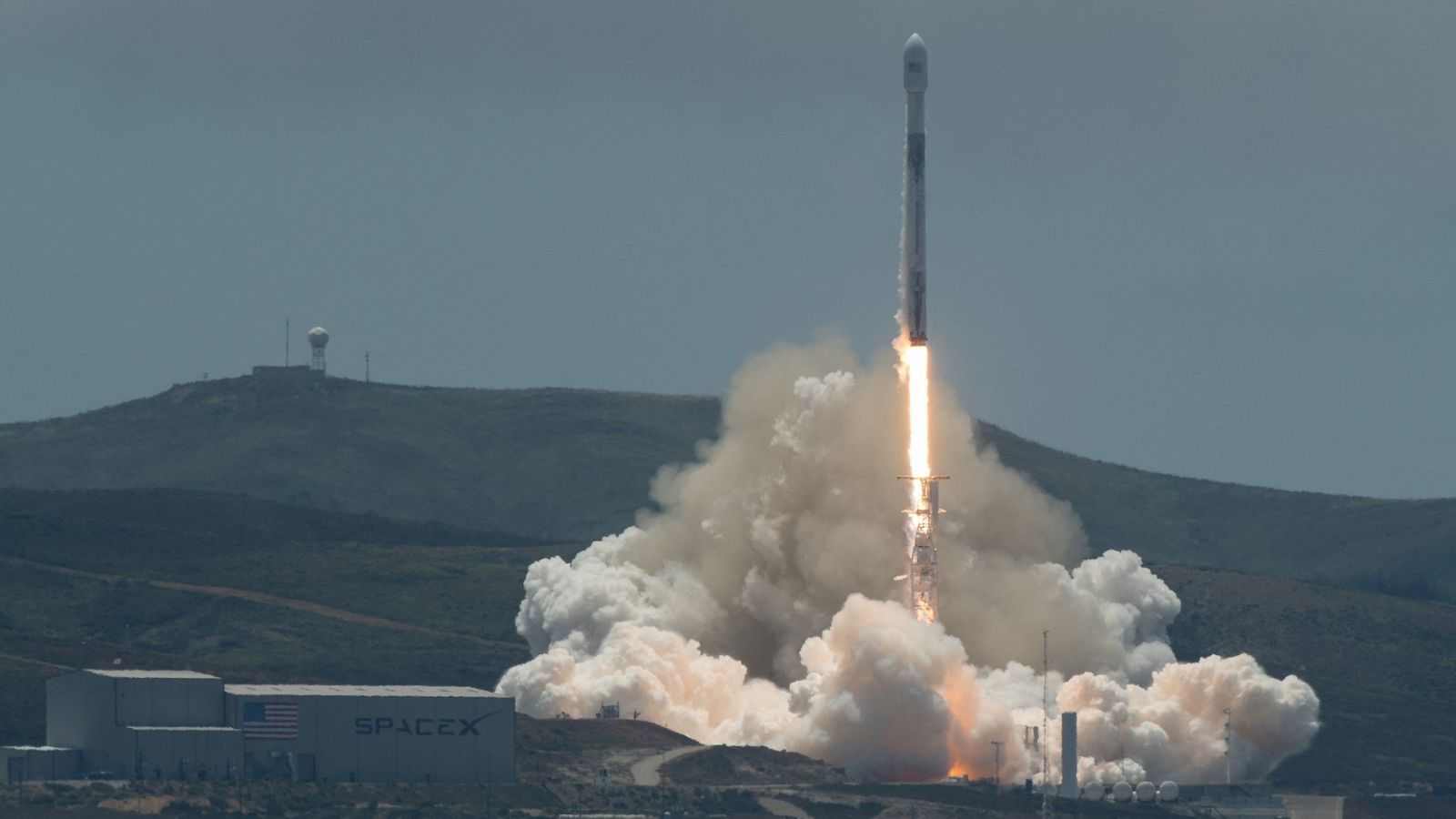 La compañía SpaceX ha lanzado, con éxito, su cohete Falcon 9 Heavy 
