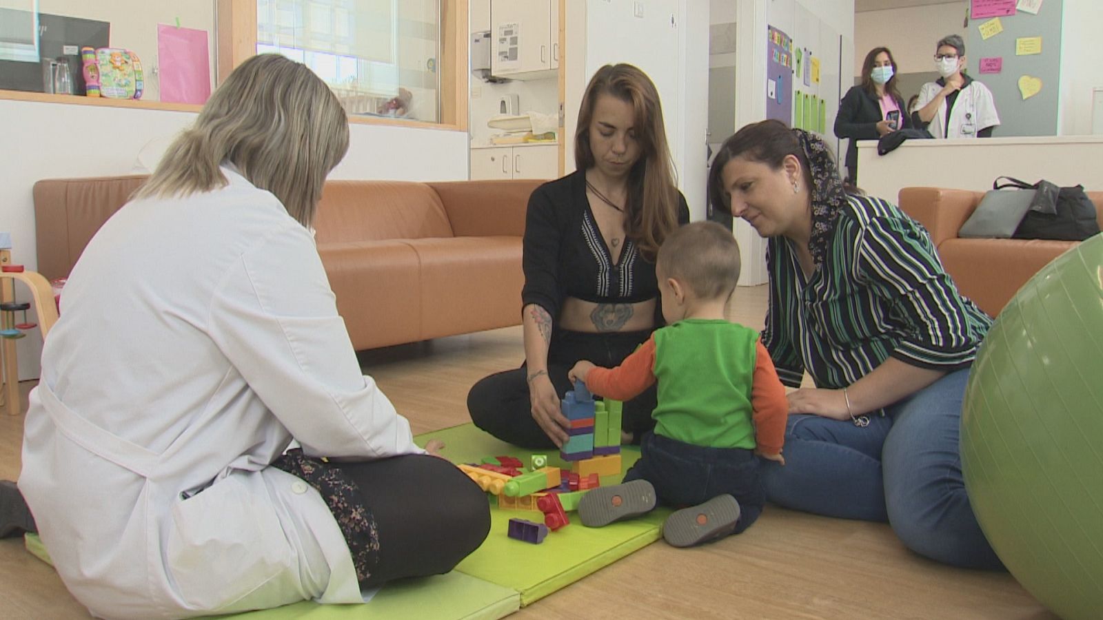 La Lorena i la Federica a la Unitat de Salut Mental Perinatal del Clínic