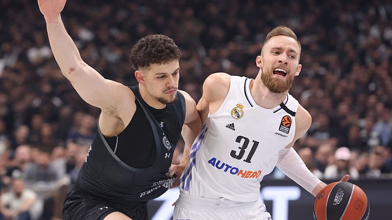 Dzanan Musa, defendido por Uros Trifunovic en el Partizán - Real Madrid de este jueves en Belgrado