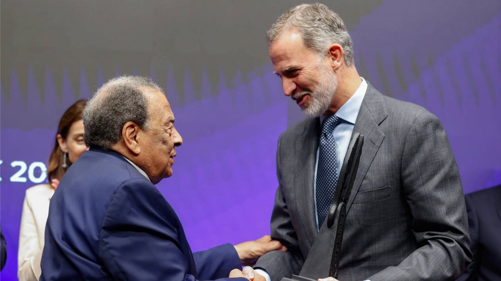 Felipe VI entrega el Premio Mundial de la Paz y la Libertad a Andrew Young