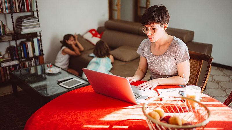 Desconexión digital, teletrabajo y jubilación flexible: claves del acuerdo entre patronal y sindicatos más allá de los salarios