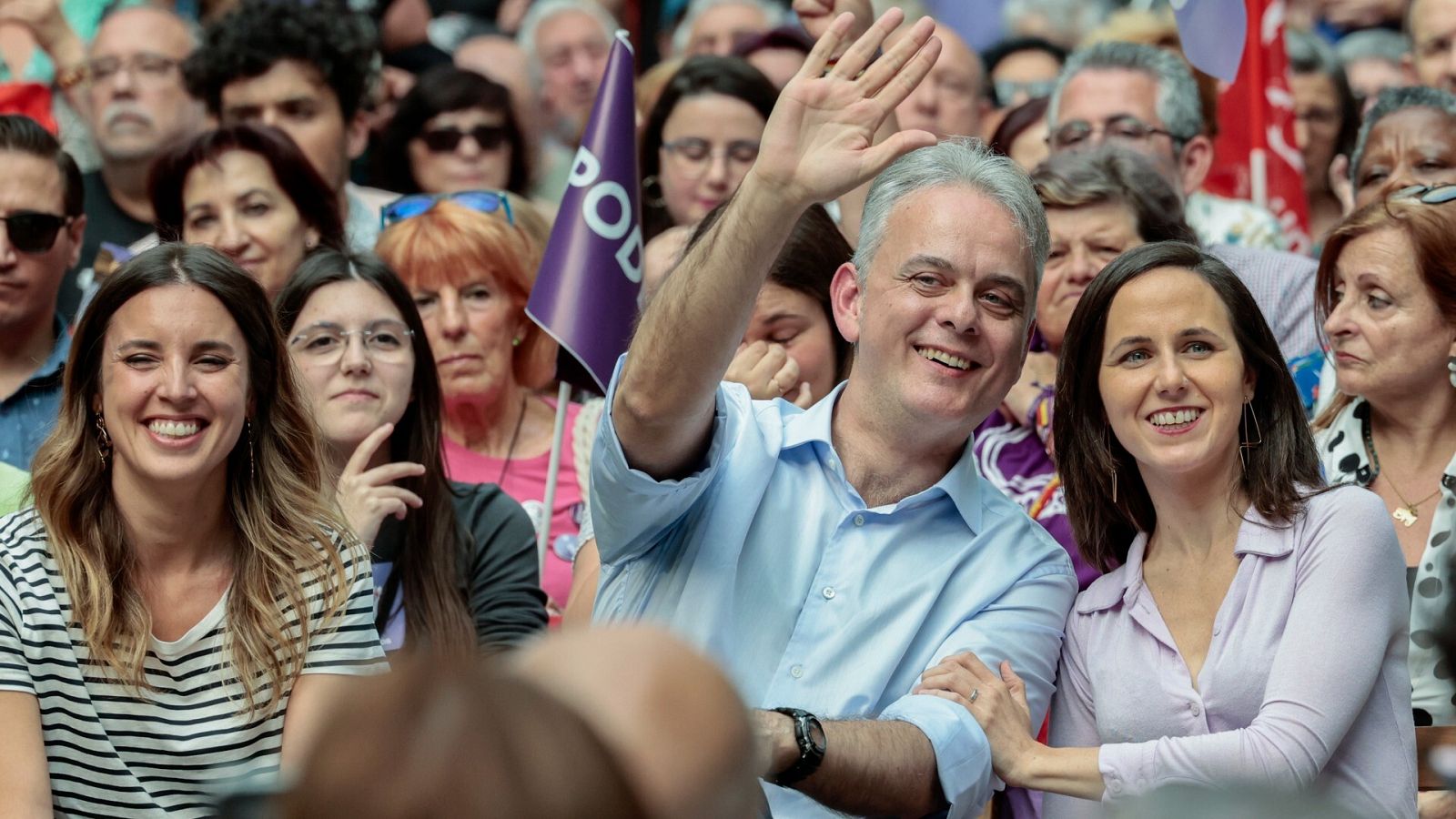 Acto de Podemos durante el primer día de campaña