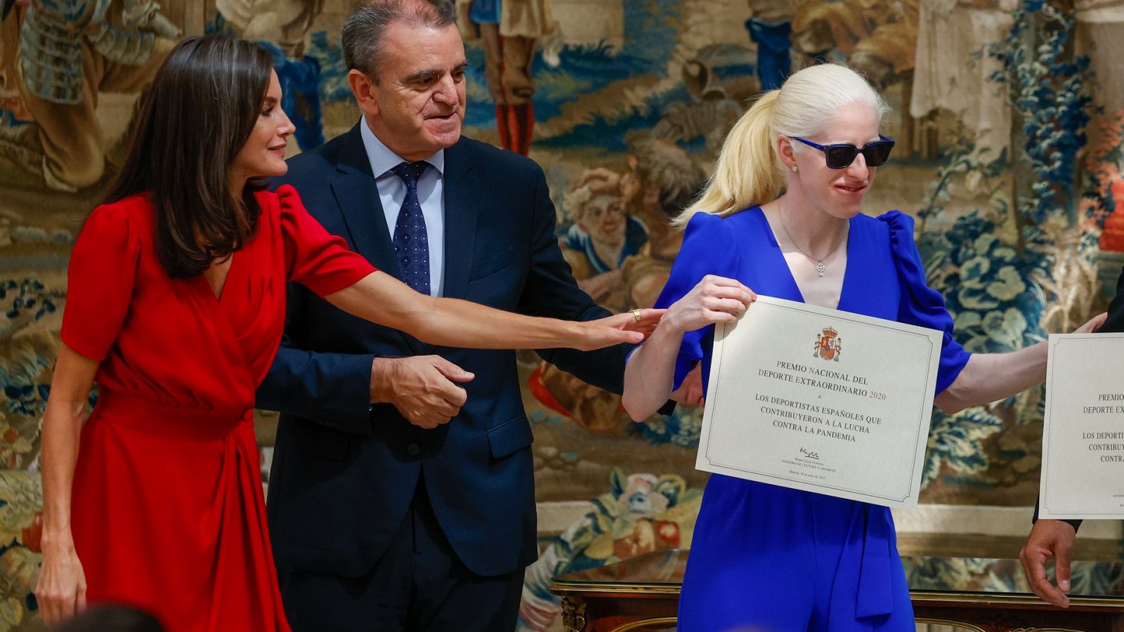 Susana Domínguez, medalla de oro en Tokio, con la reina Letizia durante un homenaje a su carrera deportiva