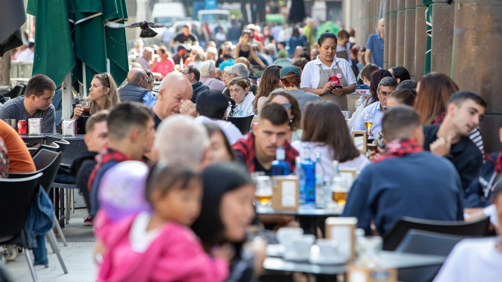 Terrazas y ocio nocturno: negocio para unos, ruido y suciedad para otros