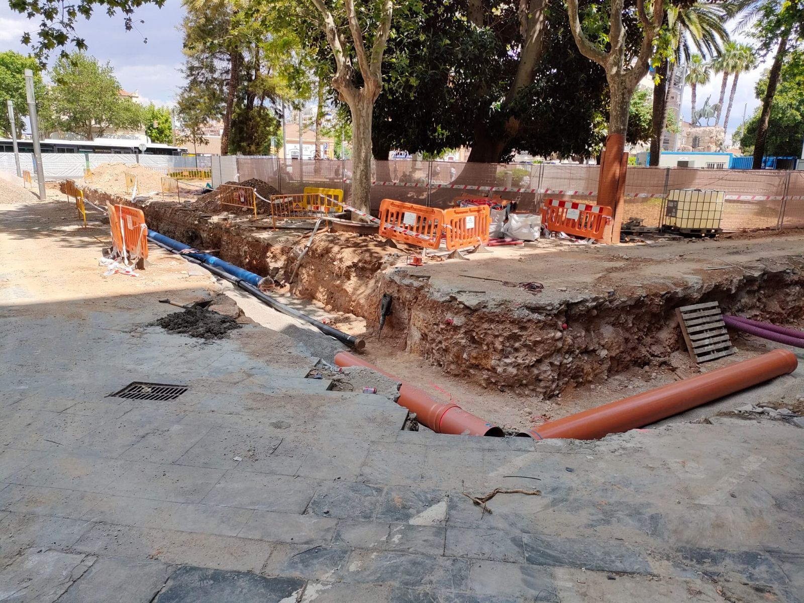 ARCA demana la protecció de les restes de la murada enterrades davall de la plaça d'Espanya