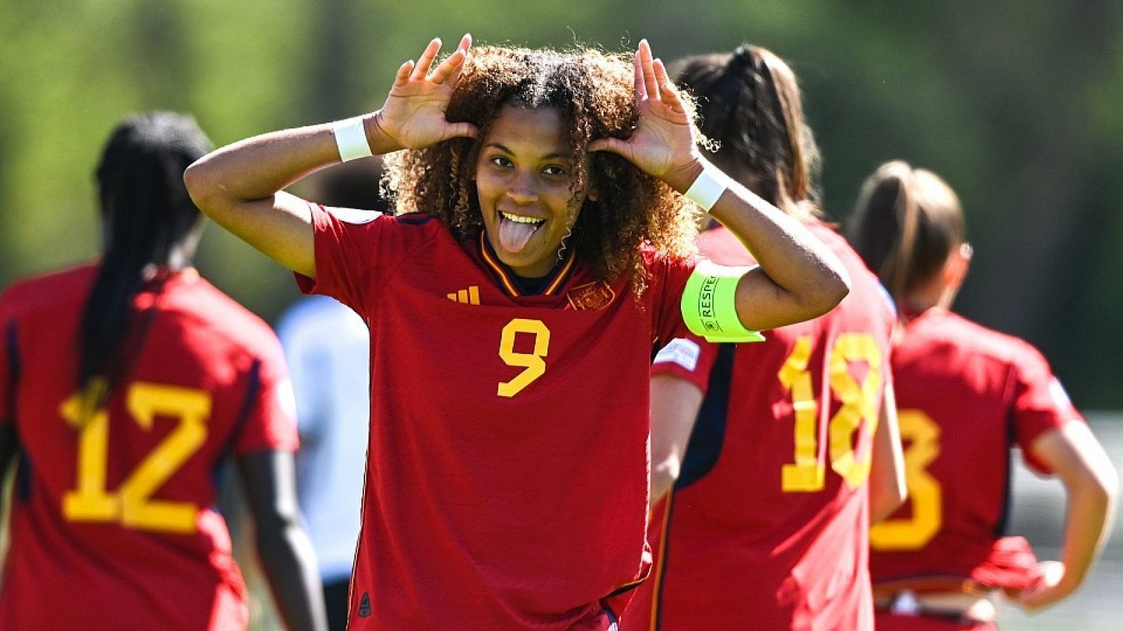 Vicky López celebra su doblete ante Alemania