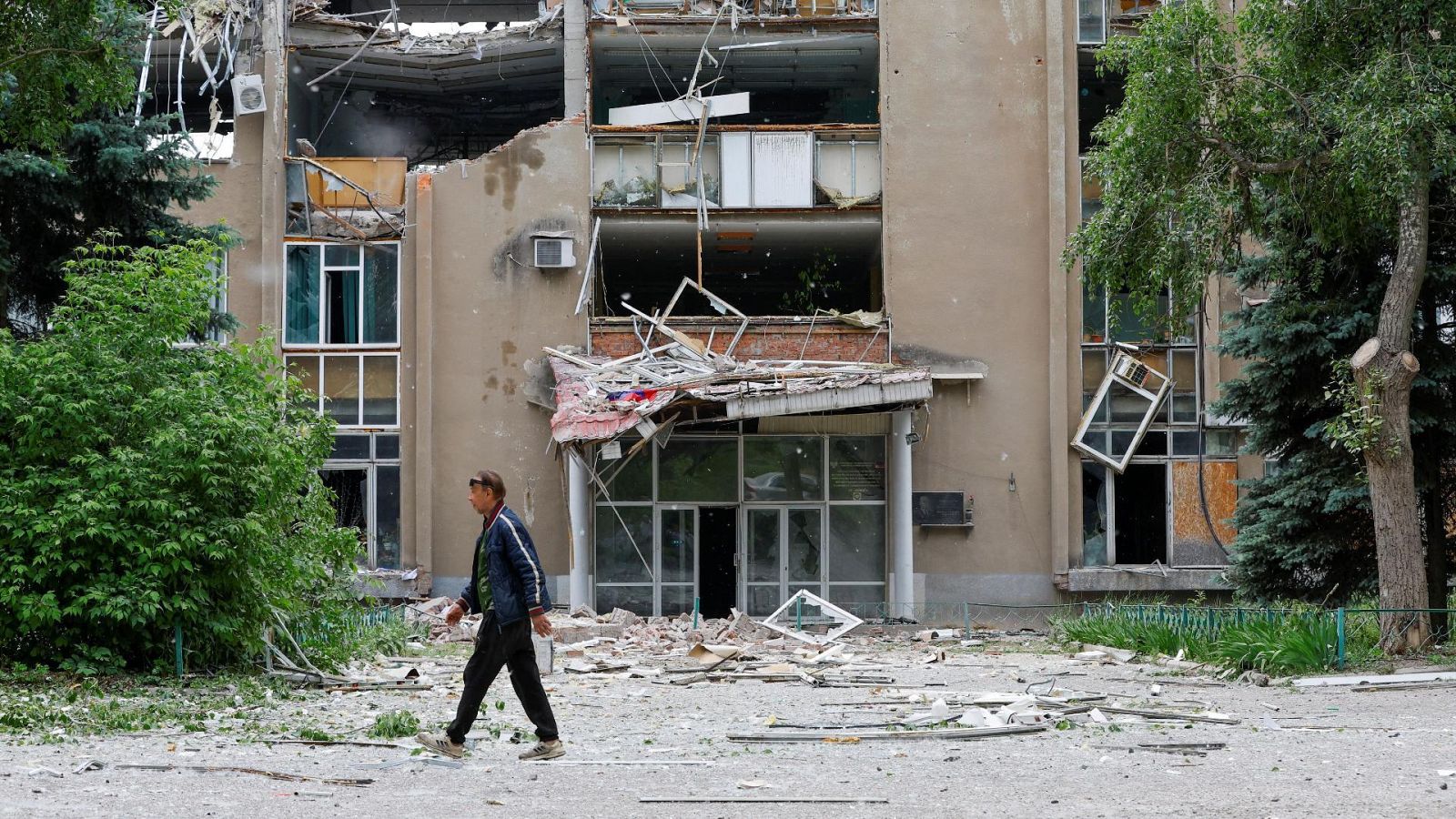 Un edificio destruido por una bomba en Donetsk.