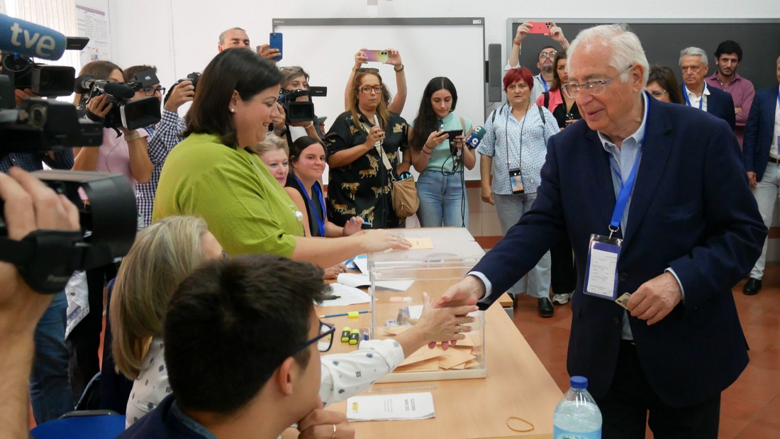 Resultados de las Elecciones en Melilla: Juan José Imbroda (PP) ejerce su derecho al voto