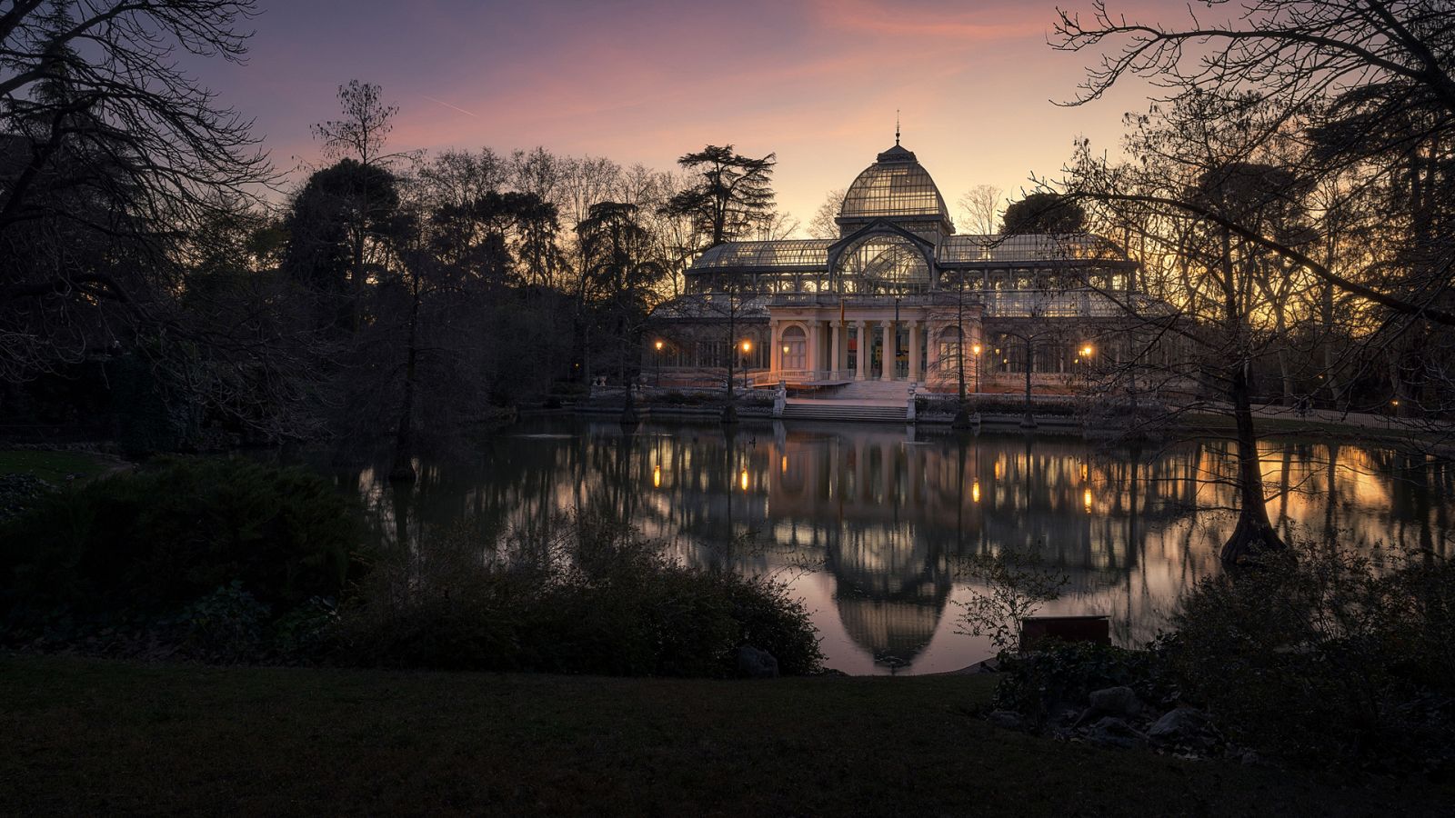 Descubre los misterios del parque de El Retiro de Madrid.