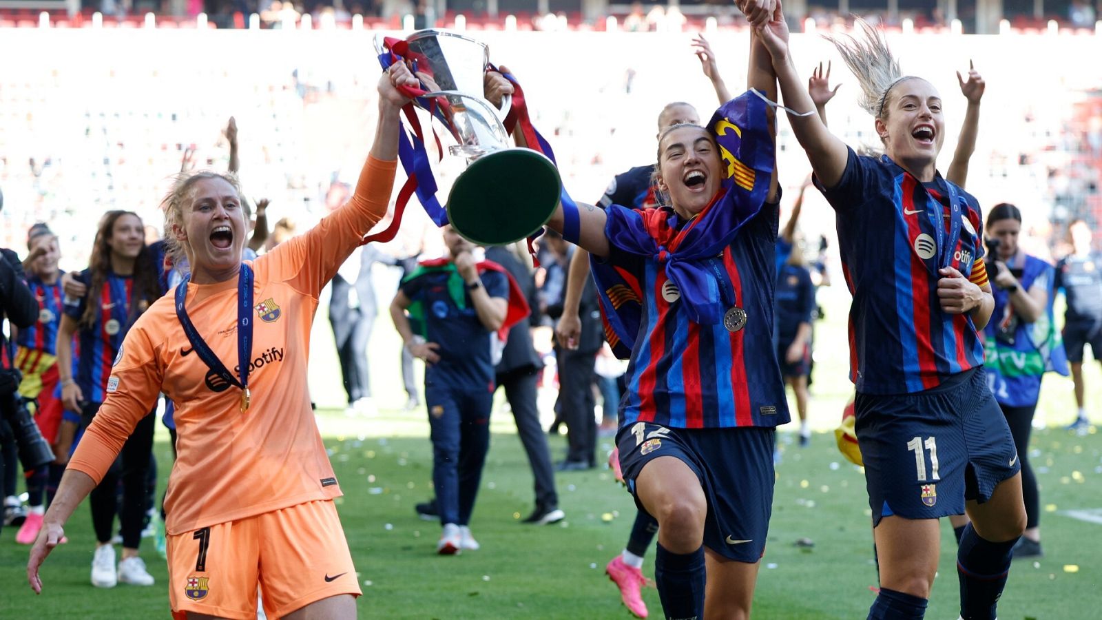 Patri Guijarro celebra la Champions conseguida por el Barça 