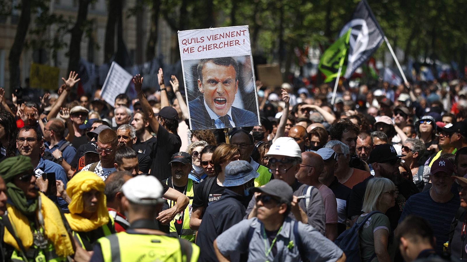 Miles de personas vuelven a marchar en Francia contra la reforma de las pensiones mientras los sindicatos reconocen su derrota