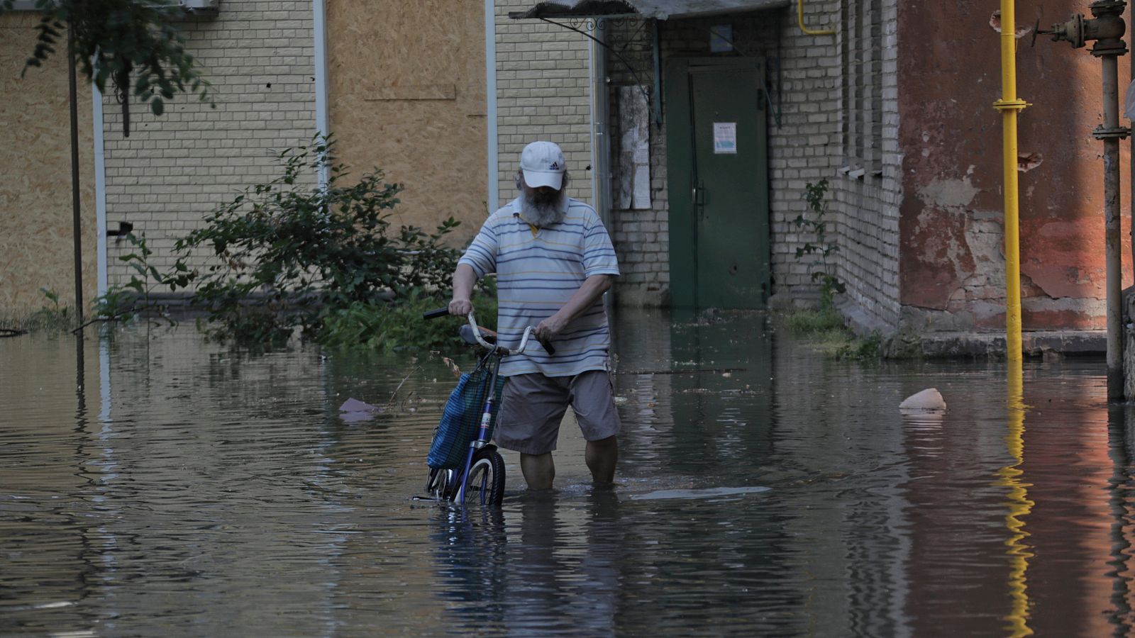 La destrucción de la presa de Nova Kajovka deja miles de evacuados y varias localidades inundadas